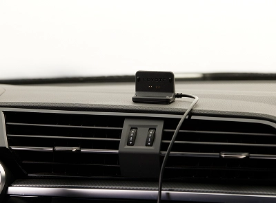 Supporto magnetico di ricarica per cruscotto